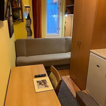 Tiny Private In Central Buda. Apartmán