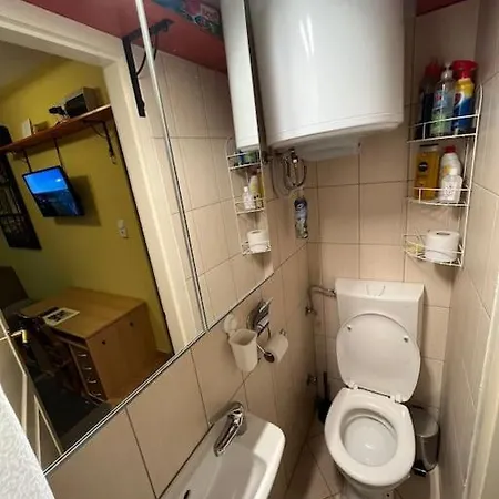 Tiny Private In Central Buda. Apartmán