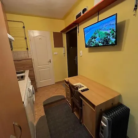 Tiny Private In Central Buda. * Budapešť