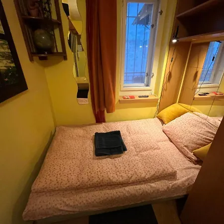 Tiny Private In Central Buda. Apartmán Budapešť
