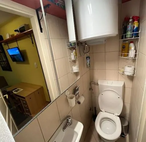 Tiny Private In Buda. Lägenhet