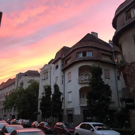 Tiny Private In Buda. Budapešť